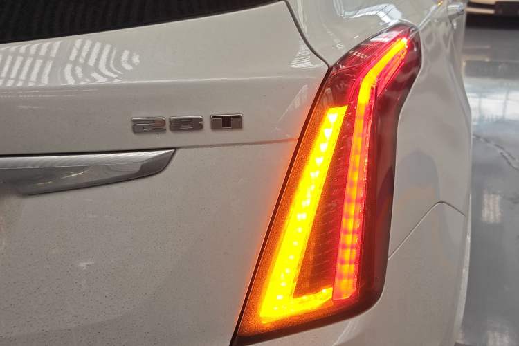 Used Cadillac XT5 2020 Revised Version 28T Luxury Edition Right Rear Taillight