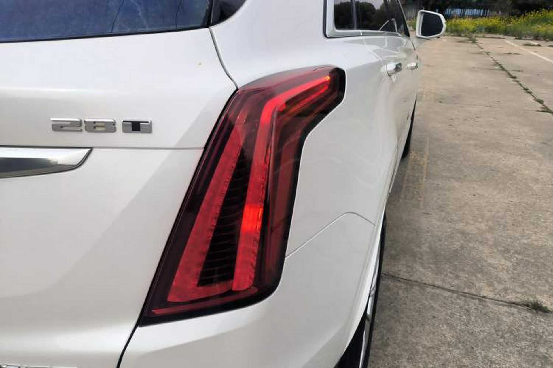 Used Cadillac XT5 2020 28T Luxury Version Right Rear Taillight