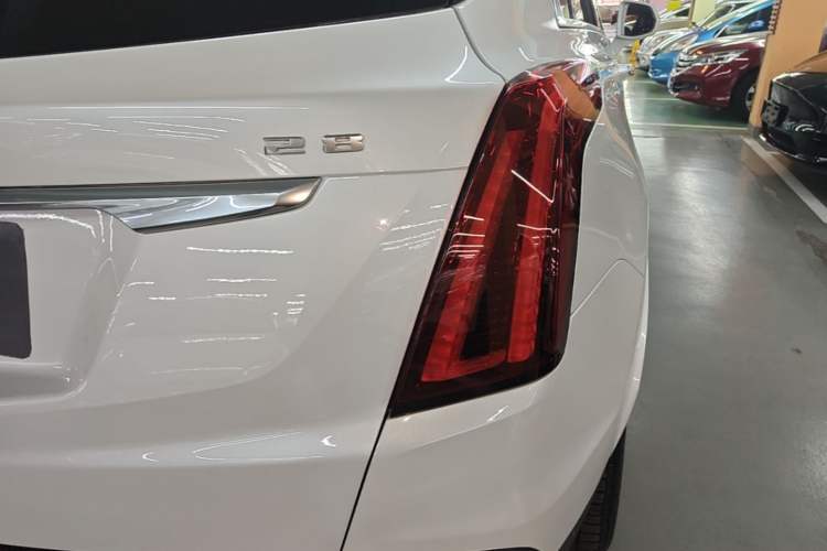 Used Cadillac XT5 2020 28T Luxury Version Right Rear Taillight