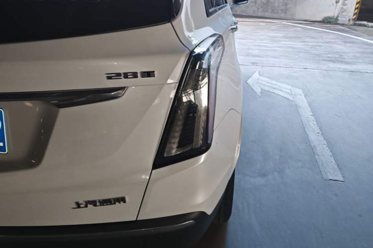 Used Cadillac XT5 2020 28T 4x4 Leading Sport Model Right Rear Taillight