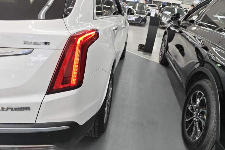 Used Cadillac XT5 2020 28T Luxury Version Right Rear Taillight