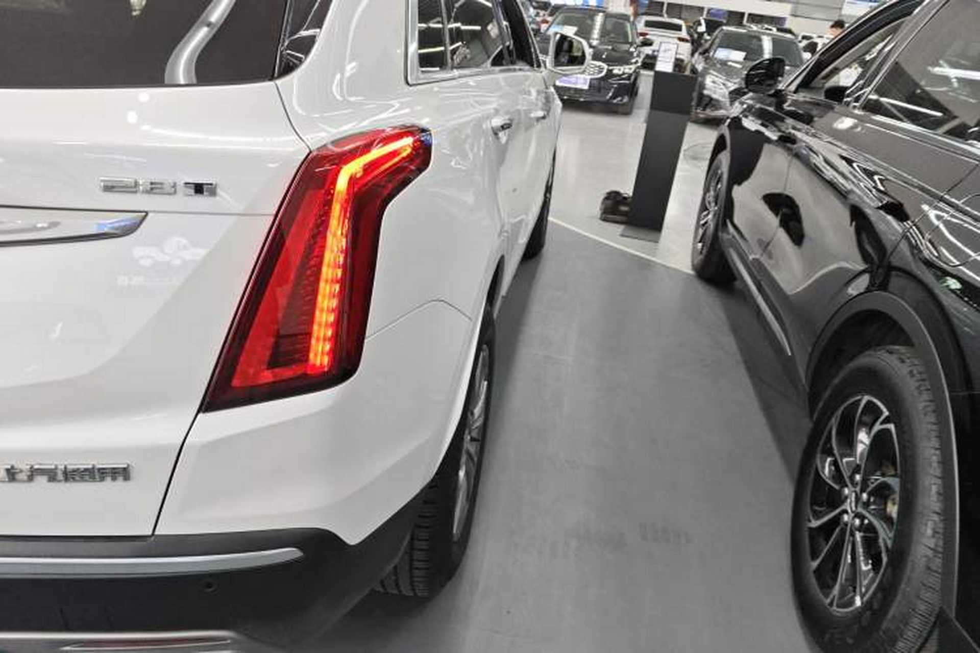 Used Cadillac XT5 2020 28T Luxury Version Right Rear Taillight