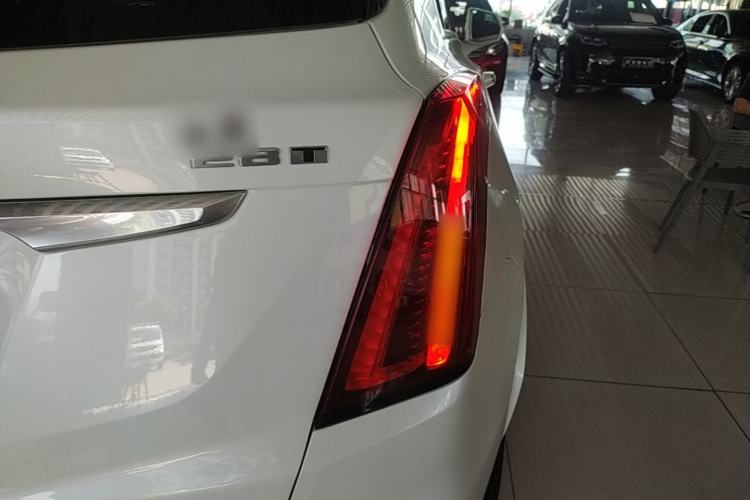 Used Cadillac XT5 2020 Revised Version 28T Luxury Edition Right Rear Taillight