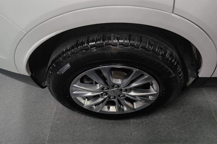Used Cadillac XT5 2020 Revised Version 28T Luxury Edition Right Rear Wheel Hub