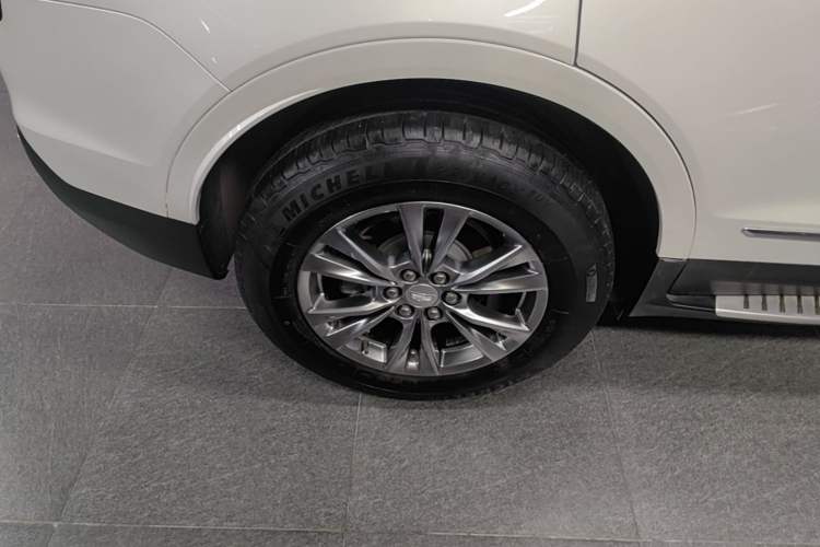 Used Cadillac XT5 2020 Revised Version 28T Luxury Edition Right Rear Wheel Hub