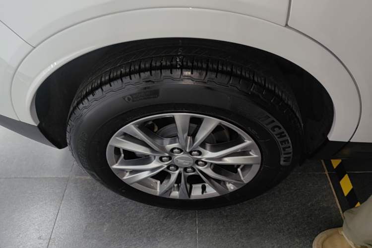 Used Cadillac XT5 2020 Revised Version 28T Luxury Edition Right Rear Wheel Hub