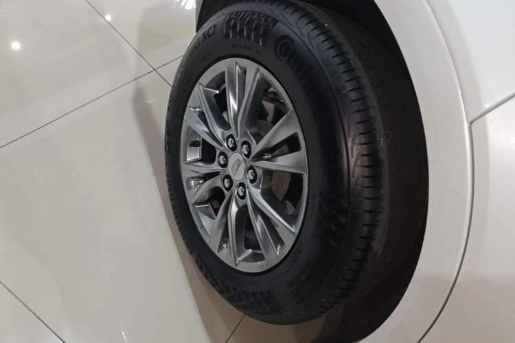 Used Cadillac XT5 2020 28T Four-Wheel Drive Luxury Version Right Rear Wheel Hub