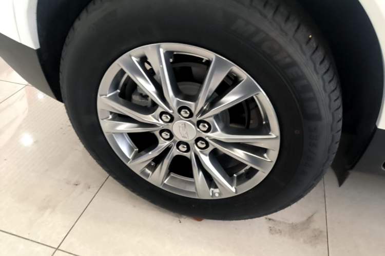 Used Cadillac XT5 2020 28T Four-Wheel Drive Luxury Version Right Rear Wheel Hub