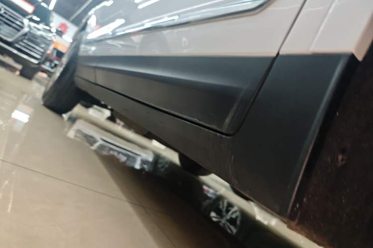 Used Cadillac XT5 2020 28T Four-Wheel Drive Luxury Version Right Side Sill