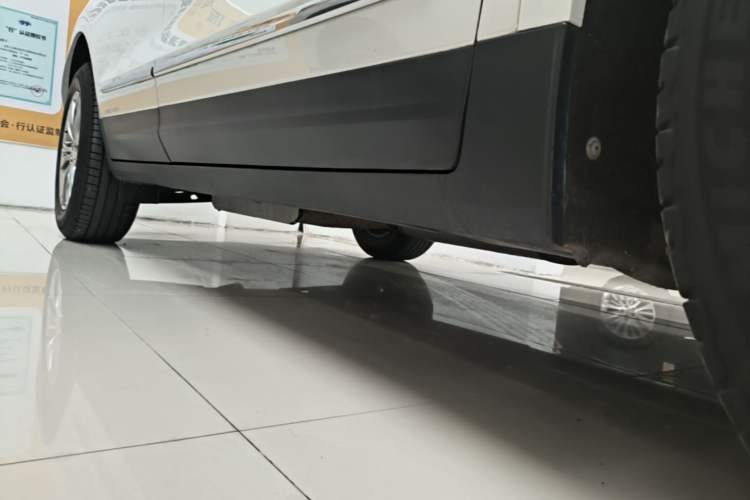 Used Cadillac XT5 2020 Revised Version 28T Luxury Edition Right Side Sill