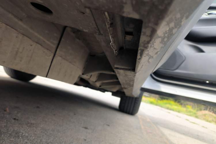 Used Cadillac XT5 2020 28T Luxury Version Right Side Sill