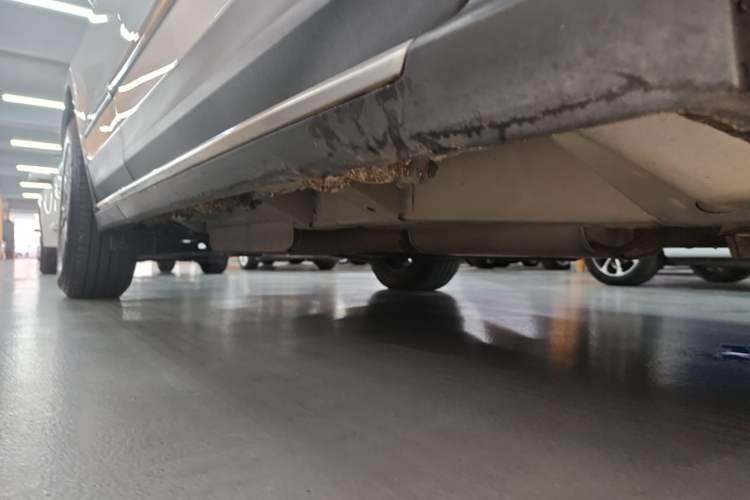 Used Cadillac XT5 2020 28T Luxury Version Right Side Sill