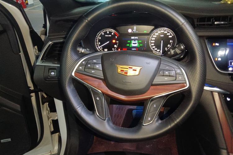 Used Cadillac XT5 2020 28T Luxury Version Steering Wheel