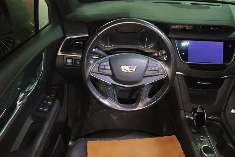 Used Cadillac XT5 2020 28T Luxury Version Steering Wheel