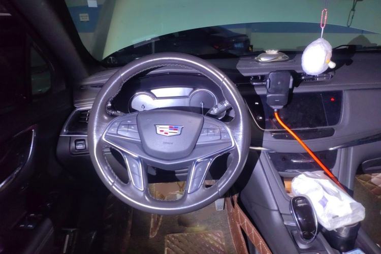 Used Cadillac XT5 2020 28T Luxury Version Steering Wheel