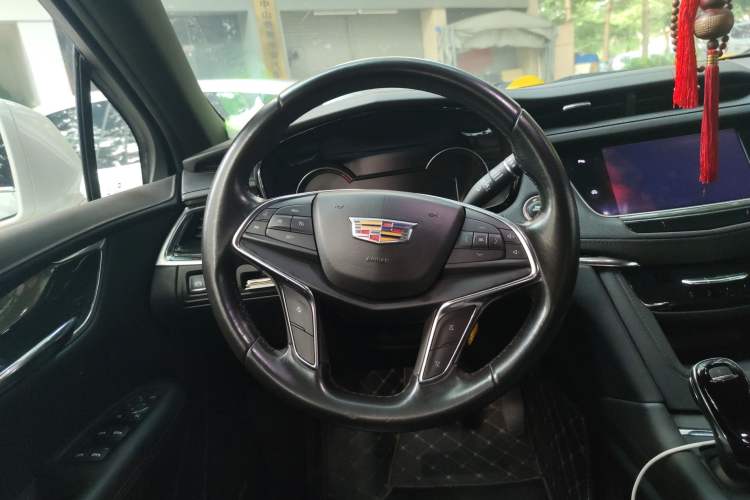 Used Cadillac XT5 2020 28T Luxury Version Steering Wheel