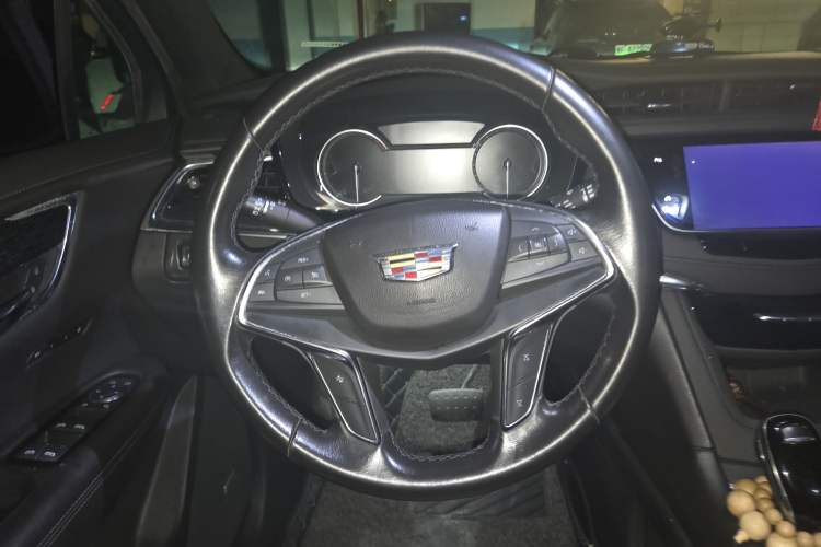 Used Cadillac XT5 2020 28T Four-Wheel Drive Luxury Version Steering Wheel