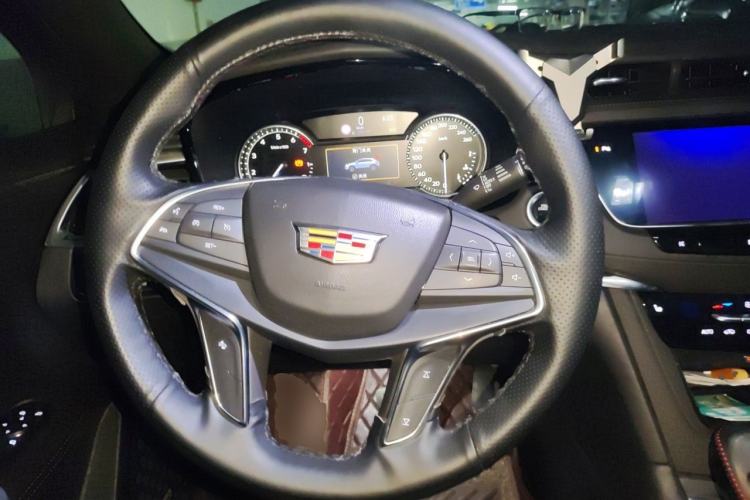 Used Cadillac XT5 2020 28T Luxury Version Steering Wheel