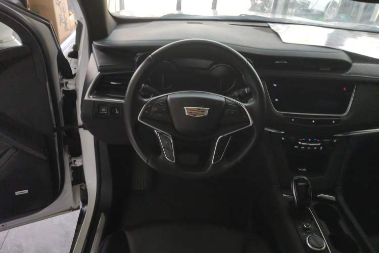 Used Cadillac XT5 2020 28T Luxury Version Steering Wheel