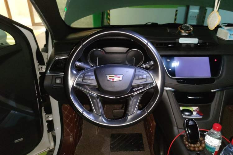 Used Cadillac XT5 2020 28T Luxury Version Steering Wheel