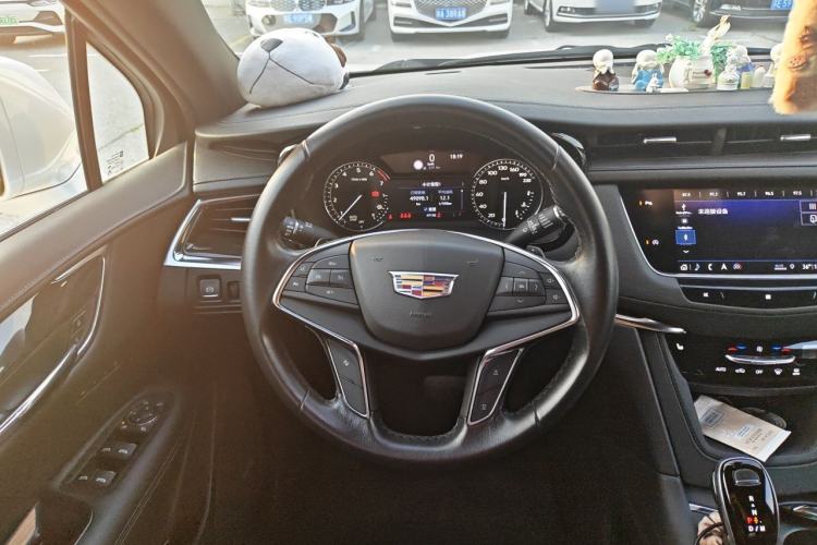 Used Cadillac XT5 2020 28T Luxury Version Steering Wheel