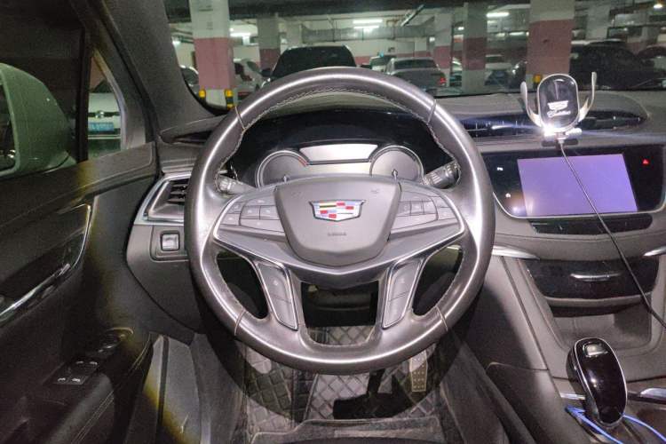 Used Cadillac XT5 2020 28T Tech Edition Steering Wheel