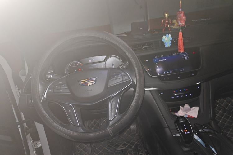 Used Cadillac XT5 2020 28T Luxury Version Steering Wheel
