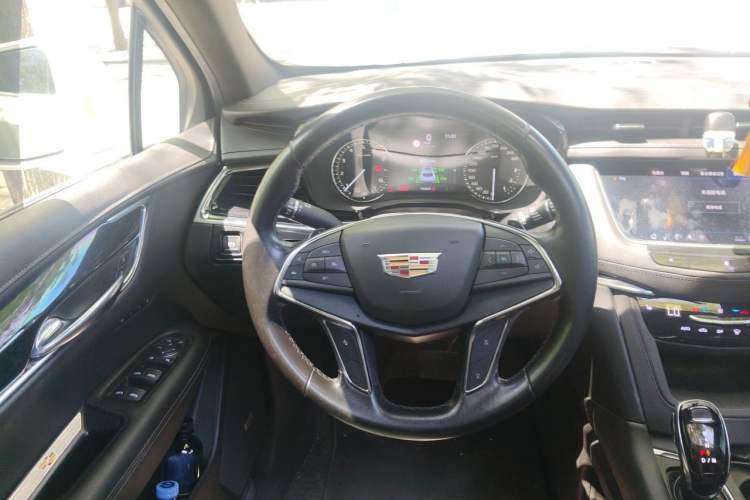 Used Cadillac XT5 2020 28T Luxury Version Steering Wheel
