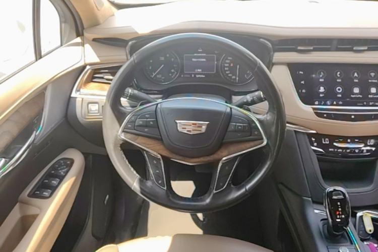 Used Cadillac XT5 2020 28T 4x4 Platinum Sport Edition Steering Wheel