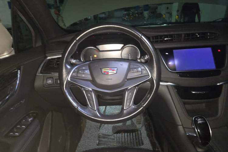 Used Cadillac XT5 2020 28T Luxury Version Steering Wheel