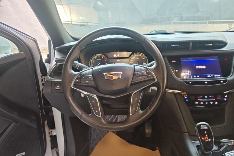 Used Cadillac XT5 2020 28T 4x4 Leading Sport Model Steering Wheel