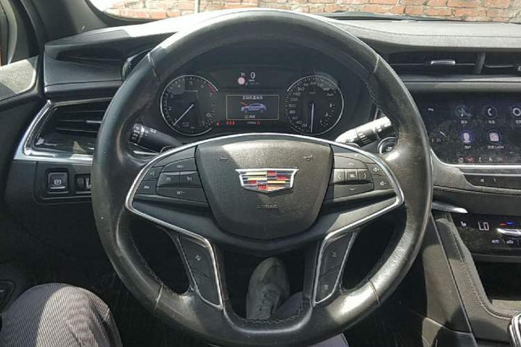 Used Cadillac XT5 2020 28T Luxury Version Steering Wheel