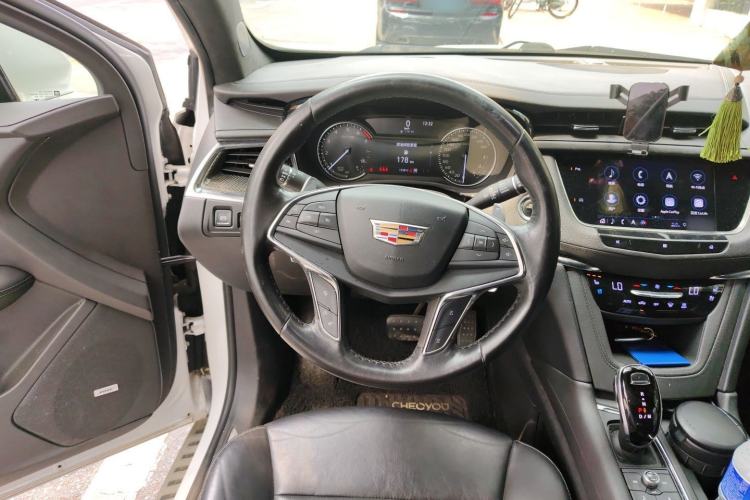 Used Cadillac XT5 2020 28T 4x4 Leading Sport Model Steering Wheel