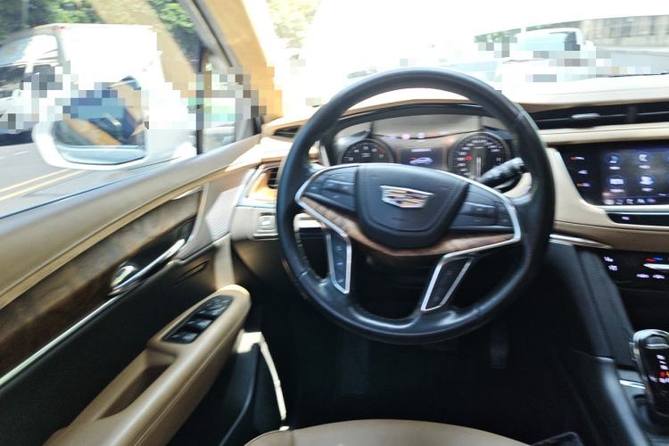 Used Cadillac XT5 2020 28T 4x4 Platinum Sport Edition Steering Wheel