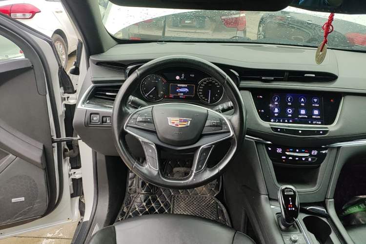 Used Cadillac XT5 2020 28T Luxury Version Steering Wheel