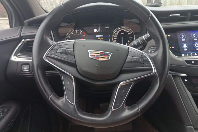 Used Cadillac XT5 2020 28T Luxury Version Steering Wheel