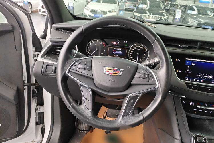 Used Cadillac XT5 2020 28T Luxury Version Steering Wheel