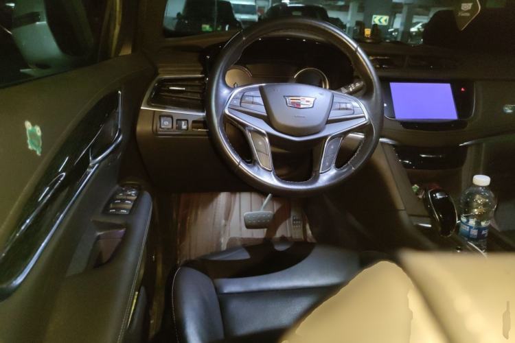 Used Cadillac XT5 2020 28T Luxury Version Steering Wheel