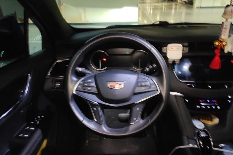 Used Cadillac XT5 2020 28T Luxury Version Steering Wheel