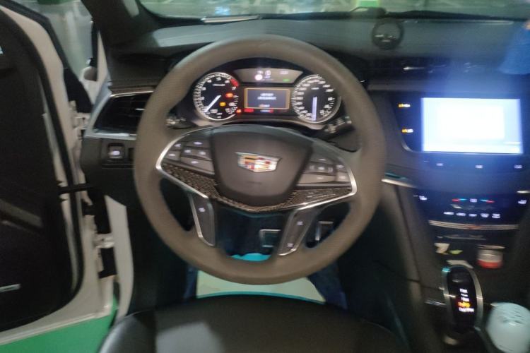 Used Cadillac XT5 2020 28T Luxury Version Steering Wheel
