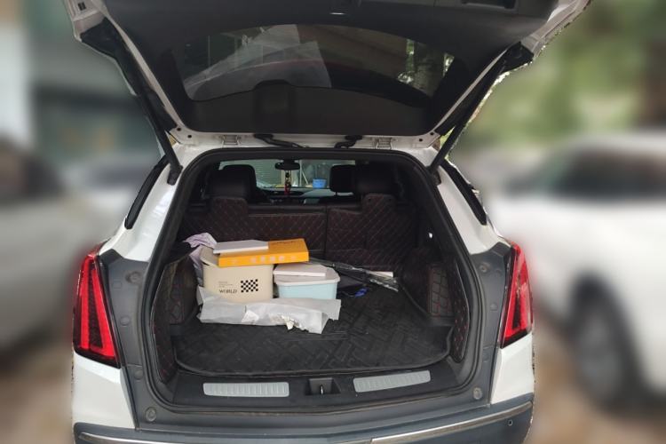 Used Cadillac XT5 2020 28T Luxury Version Trunk