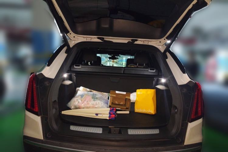 Used Cadillac XT5 2020 28T Luxury Version Trunk