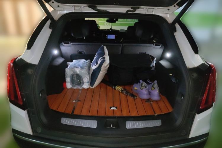 Used Cadillac XT5 2020 28T Luxury Version Trunk
