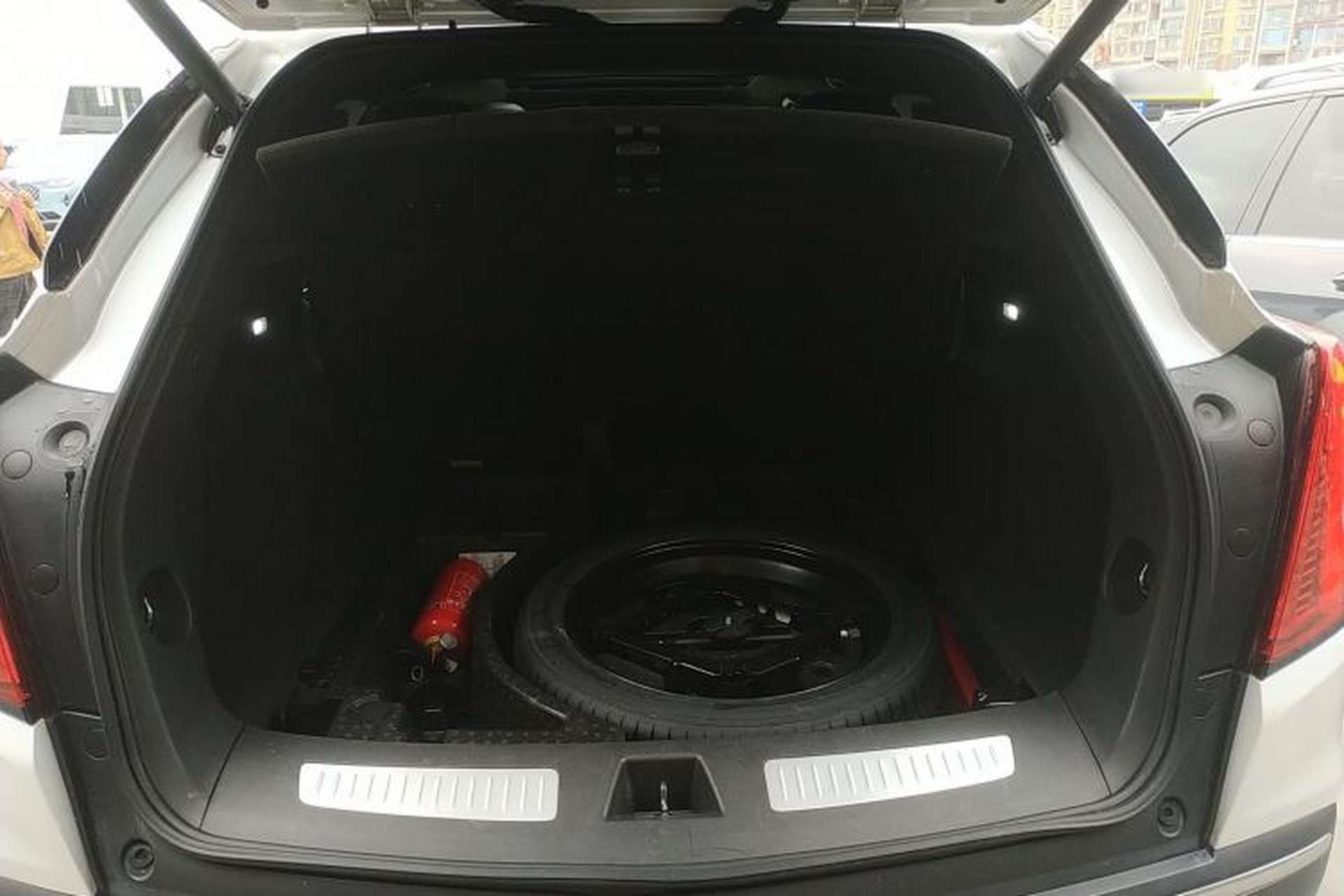 Used Cadillac XT5 2020 28T Luxury Version Trunk