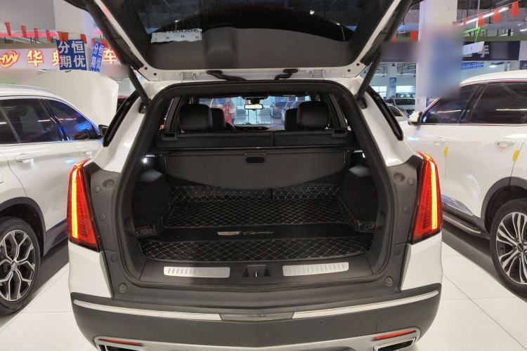 Used Cadillac XT5 2020 28T Luxury Version Trunk