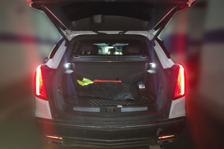 Used Cadillac XT5 2020 28T Luxury Version Trunk