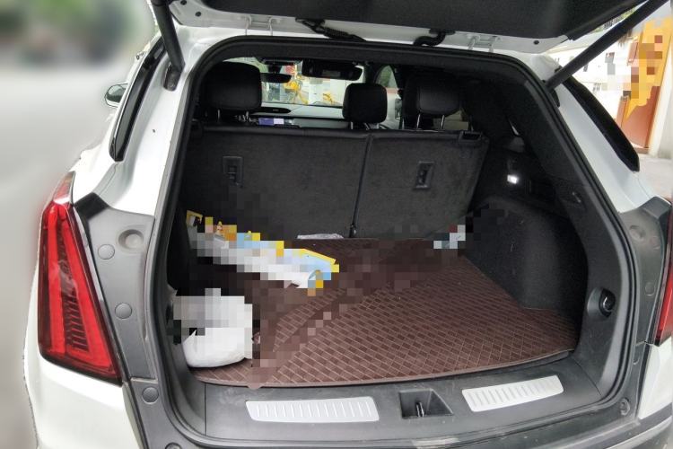 Used Cadillac XT5 2020 28T Luxury Version Trunk