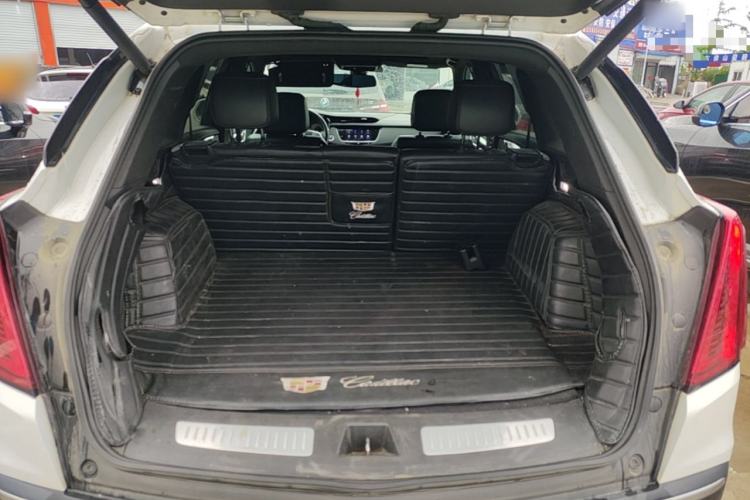 Used Cadillac XT5 2020 28T Luxury Version Trunk