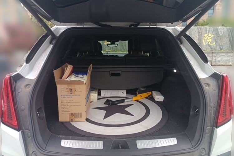 Used Cadillac XT5 2020 28T Luxury Version Trunk
