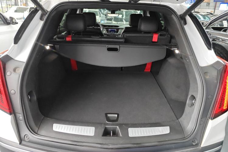 Used Cadillac XT5 2020 28T Luxury Version Trunk